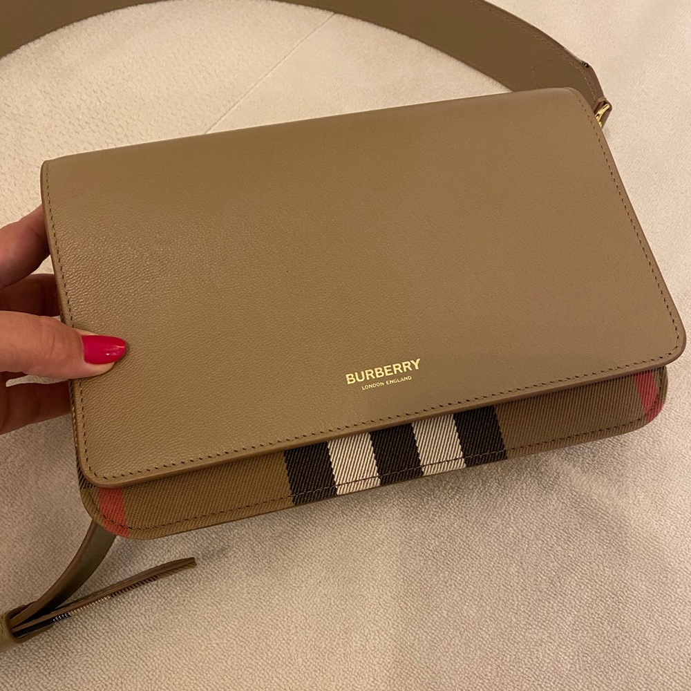 Burberry Beige and Plaid Crossbody Bag ❤️